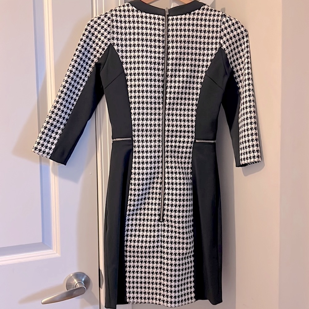 Houndstooth Dress - Picture 5 of 9